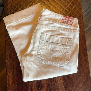 EUC True Religion White Sammy Big T Capri Jeans. Size 31